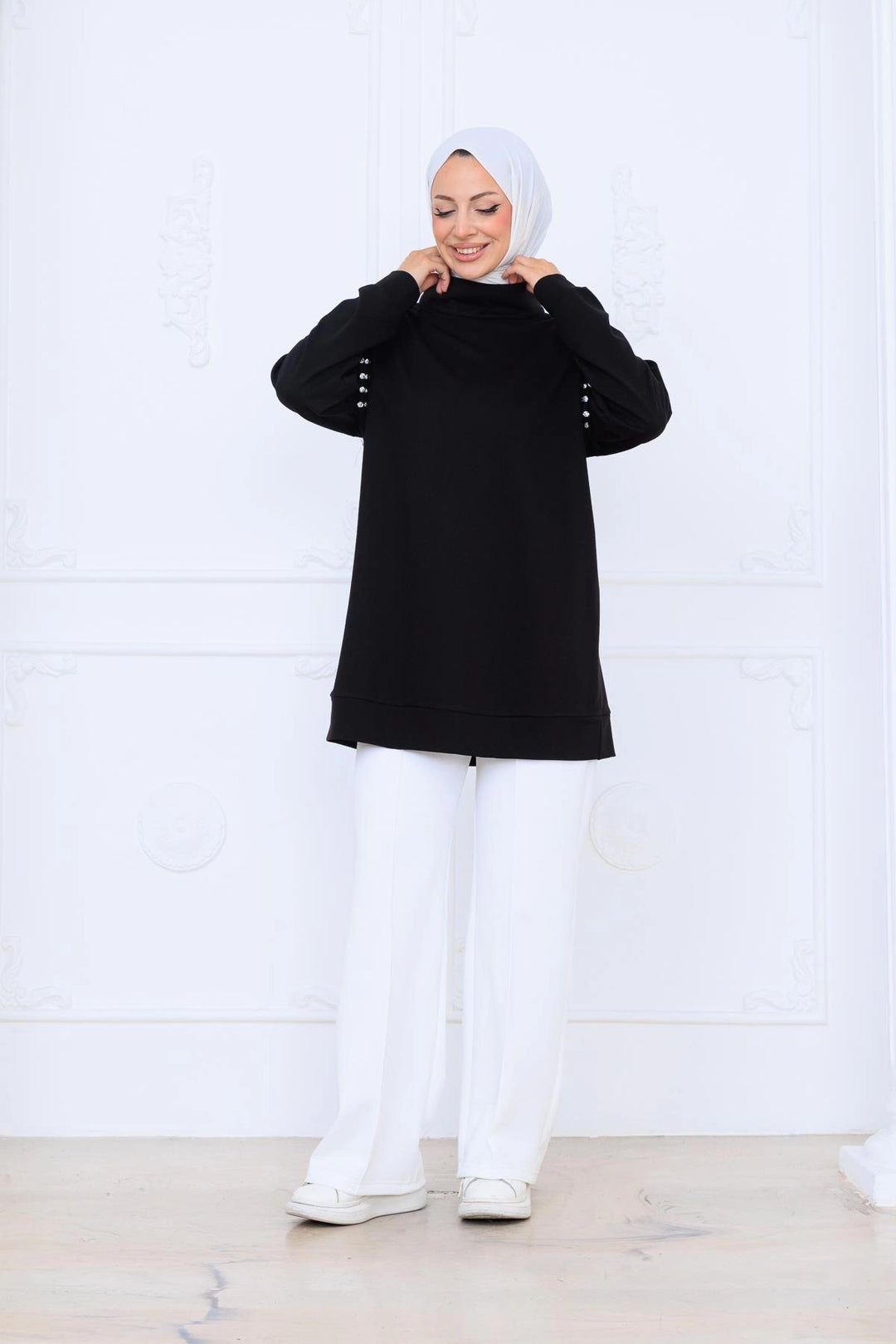TAŞ DETAYLI DİK YAKA SWEATSHIRT Siyah