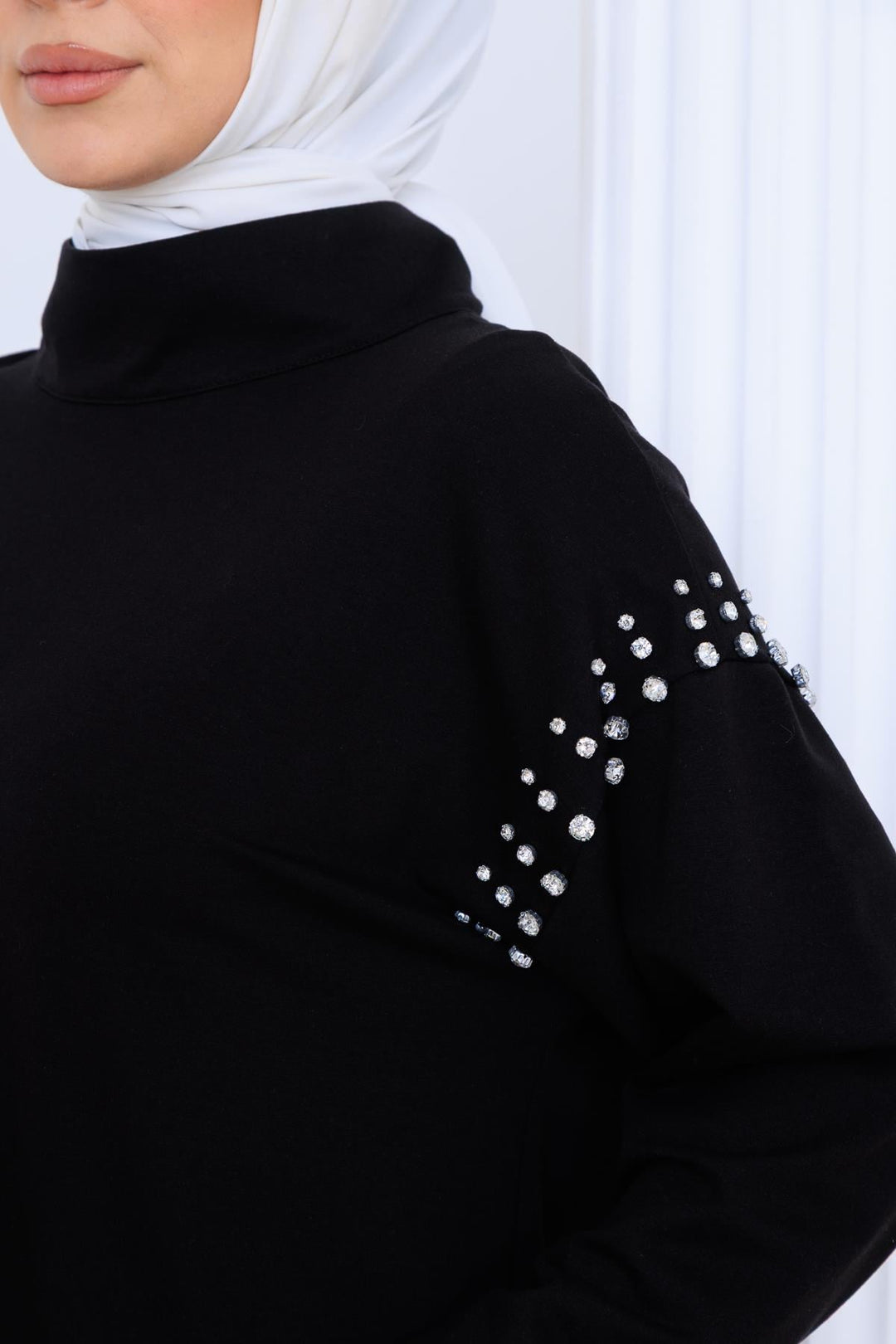 TAŞ DETAYLI DİK YAKA SWEATSHIRT Siyah