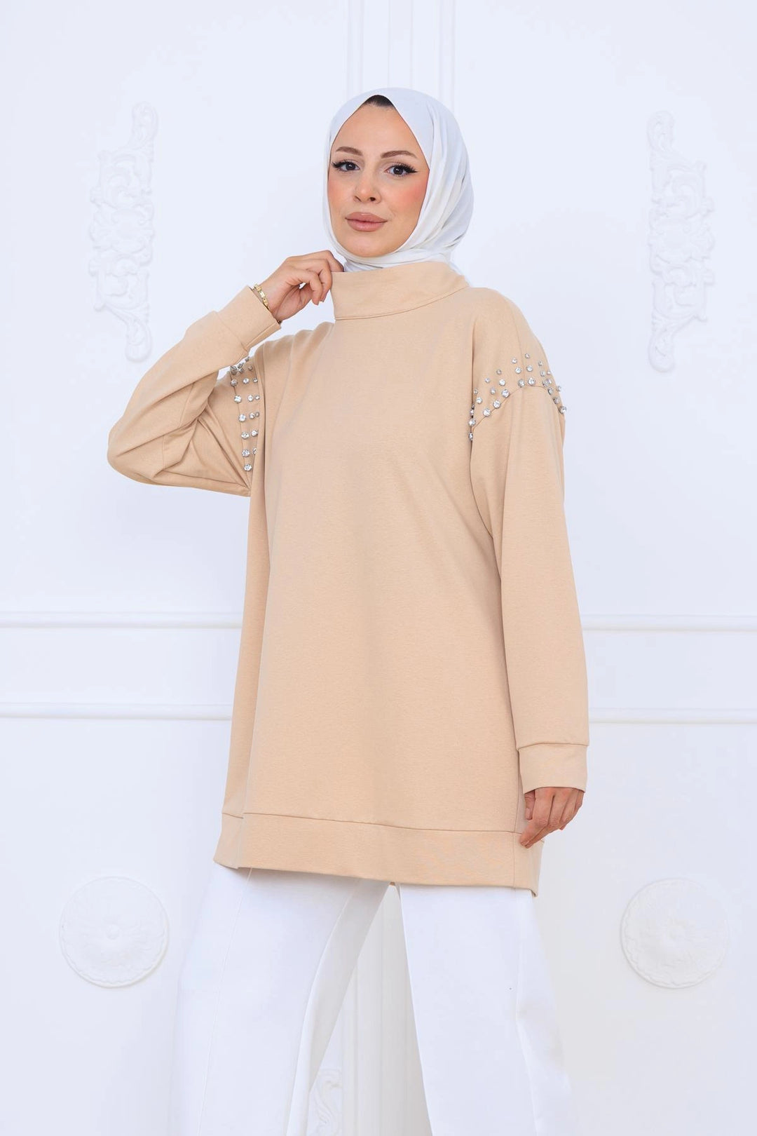 TAŞ DETAYLI DİK YAKA SWEATSHIRT Bej