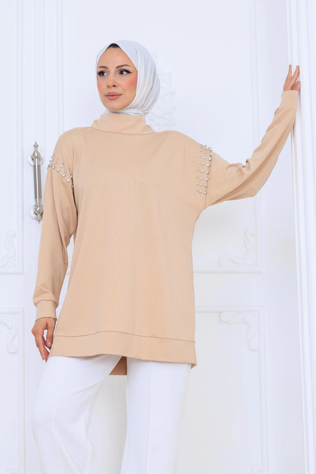 TAŞ DETAYLI DİK YAKA SWEATSHIRT Bej