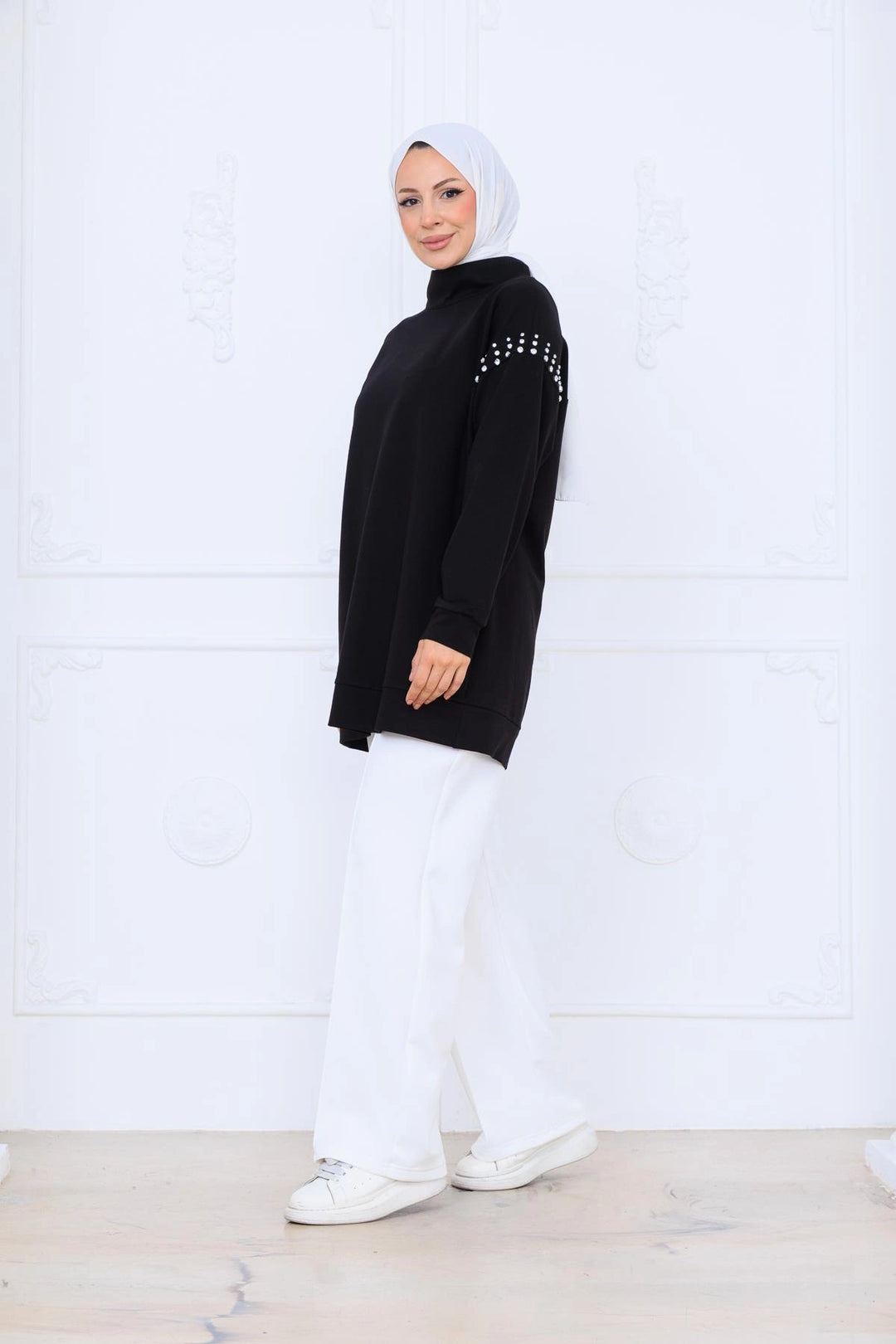 TAŞ DETAYLI DİK YAKA SWEATSHIRT Siyah