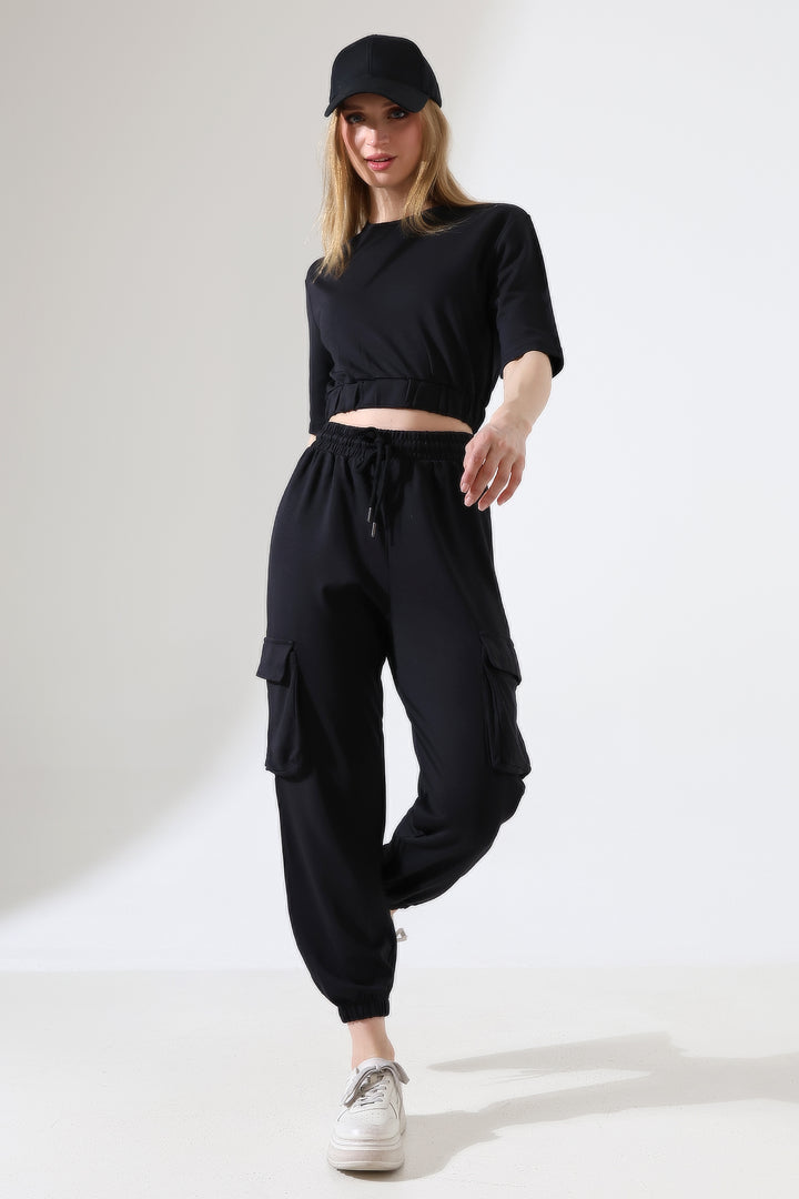 Kadın Siyah Crop Kargo Cepli Jogger Eşofman Takımı