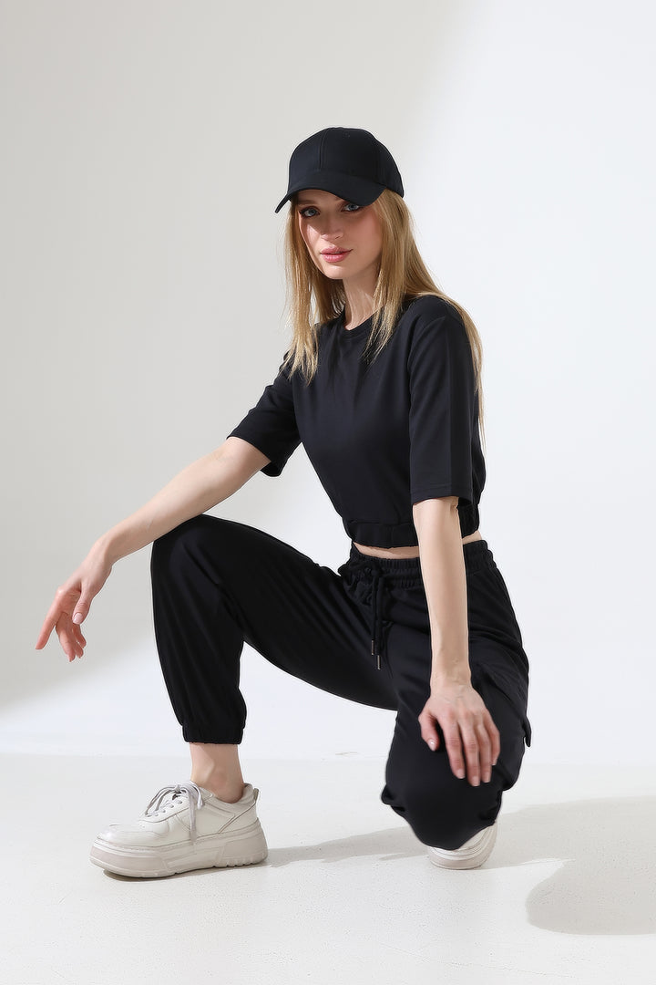 Kadın Siyah Crop Kargo Cepli Jogger Eşofman Takımı