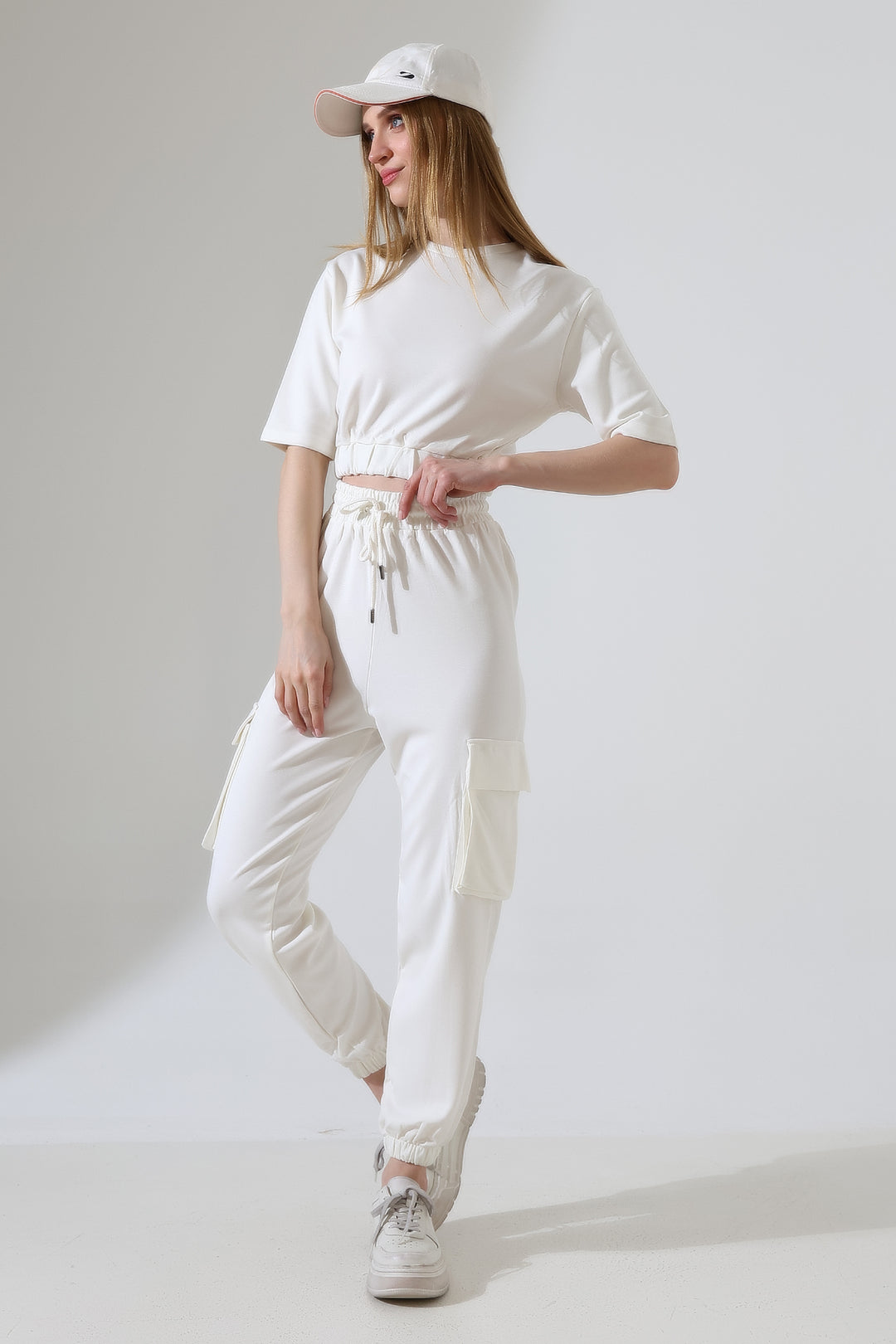 Kadın Ekru Crop Kargo Cepli Jogger Eşofman Takımı