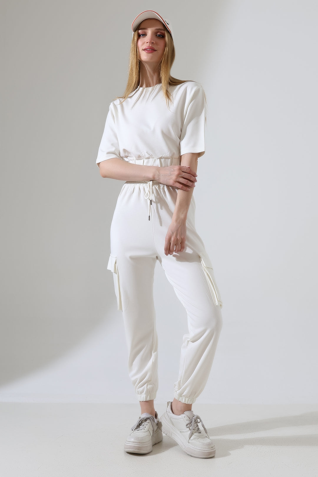 Kadın Ekru Crop Kargo Cepli Jogger Eşofman Takımı