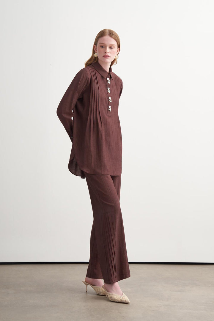 Nervured Mother-of-Pearl Buttoned Suit Chocolate